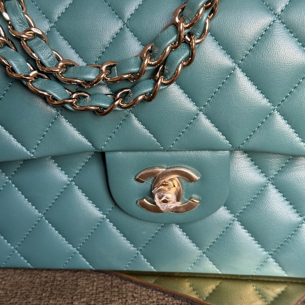 Brand new 2022 green Chanel medium lamb skin - Picture 3 of 9